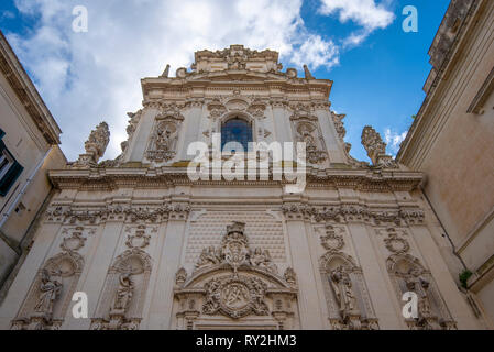 La facciata della chiesa Maria ss.del Carmine nel vecchio centro barocco di Lecce, Puglia, Italia. Regione Puglia Foto Stock