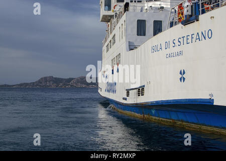 ISOLA MADDALENA, Sardegna, Italia - Marzo 7, 2019: traghetti Isola di S. Stefano tra Palau e Isola Maddalena il 7 marzo 2019 a Isola Maddalena, sar Foto Stock
