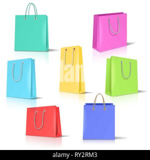 Pacchetto realistico per il negozio. Carta vuoto colore riutilizzabile in borsa per il trasporto e lo shopping vettore isolato impostato Illustrazione Vettoriale