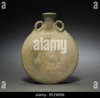 Pallone da pellegrino, 1-200. Parthian, 1a-2a secolo. La terracotta; complessivo: 18,5 cm (7 5/16" Foto Stock