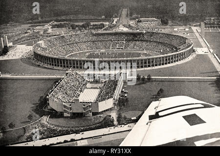 1936 Giochi Olimpici di Berlino - la Olympic Arena e lo stadio di nuoto in occasione delle Olimpiadi di Berlino del 1936 Foto Stock