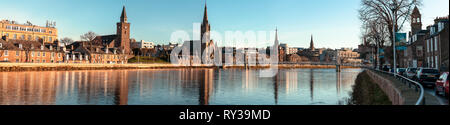 Immagine panoramica del fiume Ness in Inverness Scozia Scotland Foto Stock