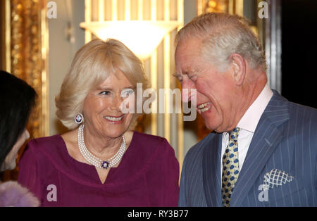 Il Principe di Galles e la duchessa di Cornovaglia presso l annuale Giornata del Commonwealth la ricezione a Marlborough House, la casa di al Segretariato del Commonwealth a Londra. Foto Stock