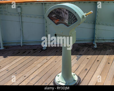 Selezione di rame antico e ottone e ruote di navi Foto Stock