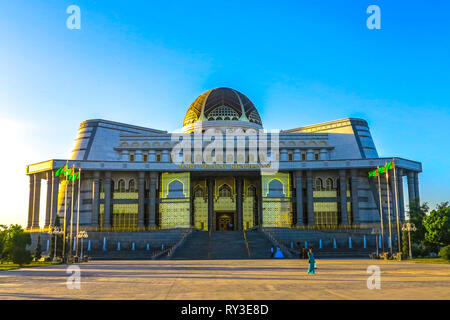 Mary Turkmenistan edificio della Biblioteca Nazionale al pittoresco Tramonto Foto Stock