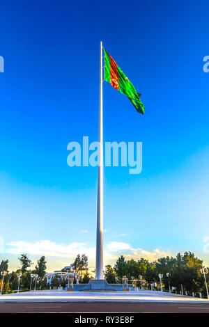 Mary Turkmenistan turkmeno bandiera nazionale sul pennone Square Foto Stock
