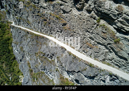 Strada in Skippers Canyon a rulli di estrazione Bluff, vicino a Queenstown, South Island, in Nuova Zelanda - aerial Foto Stock