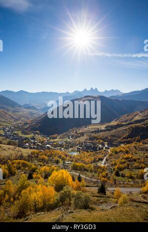 Francia, Savoie, Saint-Sorlin d'Arves, Arvan valley, in background le Aiguilles d'Arves Foto Stock