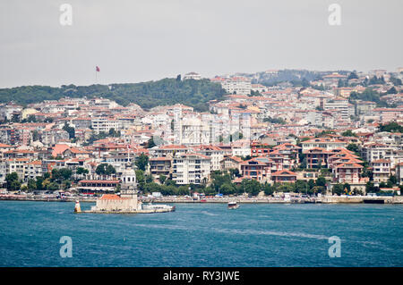 Uskudar e lo stretto del Bosforo, Istanbul, Turchia Foto Stock