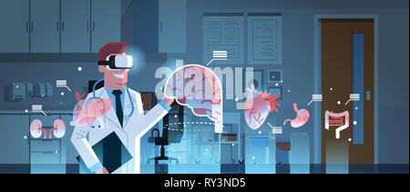 Medico di sesso maschile che indossa gli occhiali digitali cercando la realtà virtuale cervello organo umano anatomia healthcare medical vr auricolare vision concept clinica ospedaliera Illustrazione Vettoriale