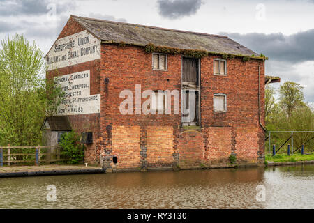 Ellesmere, Shropshire, Inghilterra, Regno Unito - 03 Maggio 2018: Il vecchio edificio del Shropshire Unione ferrovie e Canal Company Foto Stock