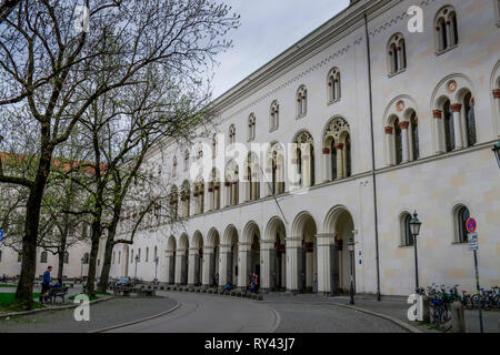 Hauptgebaeude, Ludwig-Maximilians-Universitaet, Geschwister-Scholl-Platz, Monaco di Baviera, Deutschland Foto Stock