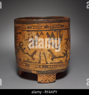 Vaso, 250-900. Honduras, Maya. Terracotte; diametro: 21,7 x 19,8 cm (8 9/16 x 7 13/16 in.), in totale: 22,2 cm (8 3/4 in Foto Stock