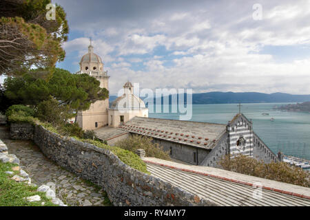 Vista panoramica del Porto Venere e il golfo dei Poeti come visto dalla collina Foto Stock