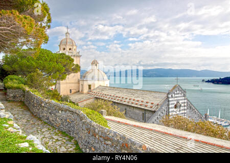 Vista panoramica del Porto Venere e il golfo dei Poeti come visto dalla collina Foto Stock