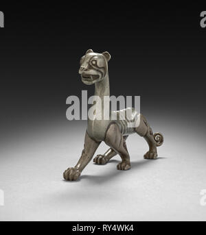 Camminare Tiger, 206 BC - AD 220. Cina, dinastia Han (202 BC-AD 220) - Sei dinastie (265-587). Argento Foto Stock