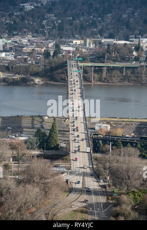 Ross isola ponte sopra il fiume Willamette a Portland, Oregon. Foto Stock