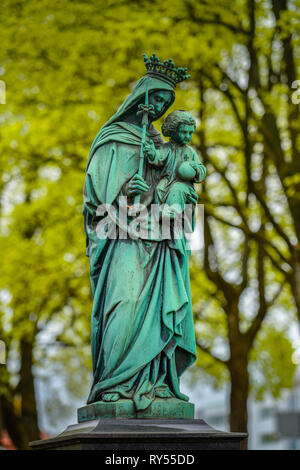 Marienfigur, Nordfriedhof, Ungererstrasse, Monaco di Baviera, Deutschland Foto Stock