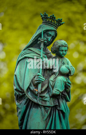 Marienfigur, Nordfriedhof, Ungererstrasse, Monaco di Baviera, Deutschland Foto Stock