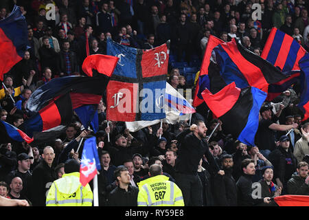 Londra, Inghilterra - Febbraio 27, 2019: Palazzo ultras mostrato durante il 2018/19 Premier League tra Crystal Palace FC e Manchester United a Selhurst Park. Foto Stock