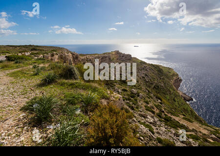 Alta Dingli Cliffs sull isola di Malta. Bellissimo paesaggio nel sud Europa. Foto Stock