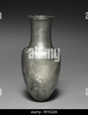 Amphoriskos, 2a-1st secolo A.C. La Grecia, tardo periodo ellenistico. Argento; complessivo: 11,7 cm (4 5/8 Foto Stock