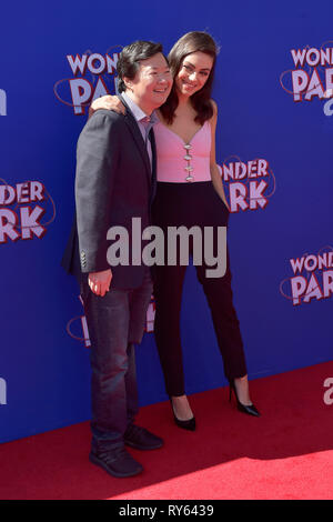 Ken Jeong e Mila Kunis alla premiere del film animato 'Wonder Park / Benvenuti alla meraviglia Park' al Regency Village Theatre. Los Angeles, 10.03.2019 | Utilizzo di tutto il mondo Foto Stock