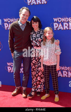 Russ Lamoureux con la moglie Costanza Zimmer e figlia Colette Zoe Lamoureux alla premiere del film di animazione "Meraviglia Park / Benvenuti alla meraviglia Park' al Regency Village Theatre. Los Angeles, 10.03.2019 | Utilizzo di tutto il mondo Foto Stock