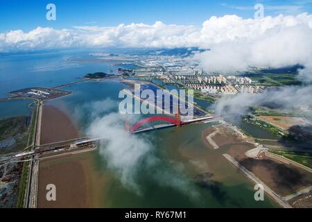 (190312) -- Pechino, 12 marzo 2019 (Xinhua) -- foto aerea presa il 10 agosto, 2016 mostra una vista di Meishan area saldata in Beilun di Ningbo, Cina orientale della provincia di Zhejiang. (Xinhua/Huang Zongzhi) Foto Stock