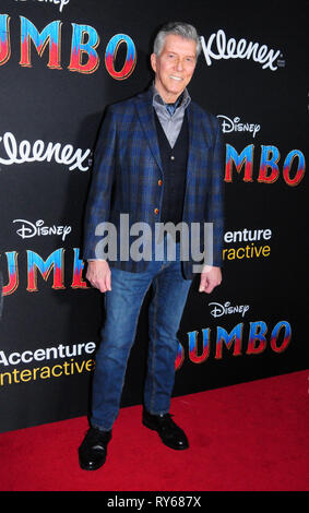 Hollywood, Stati Uniti d'America. Undicesimo Mar, 2019. HOLLYWOOD, CA - MARZO 11: Michael Buffer assiste Disney's 'Dumbone' Premiere su Marzo 11, 2019 a El Capitan Theater di Hollywood, in California. Credito: Barry re/Alamy Live News Foto Stock