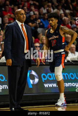 Mar 11 2019 Las Vegas NV, U.S.A. Testa di Pepperdine coach Lorenzo Romar durante il NCAA West Coast Conference di pallacanestro degli uomini di torneo semi -finale tra l'onda Pepperdine e i Gonzaga Bulldogs 74-100 persa in Orleans Arena Las Vegas NV. Thurman James/CSM Foto Stock