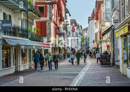 Rue Gambetta. Saint Jean de Luz. Donibane Lohizune. Atlantico Dipartimento Pirenei. Regione Aquitania. Labort (Lapurdi). Paese basco. Francia Foto Stock