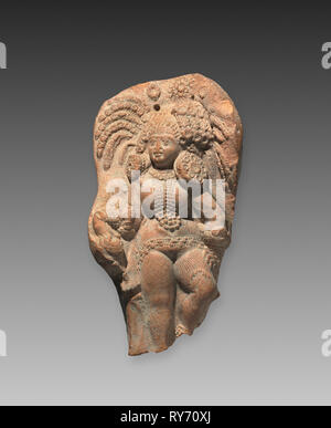 Figura femminile, probabilmente una divinità della natura (Yakshi), c. 75 BC. India, Shunga Periodo (c. 187-78 BC). La terracotta; complessivo: 11,5 cm (4 1/2 in Foto Stock