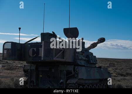 Campo 148th Reggimento di Artiglieria del 116Brigata di cavalleria contro la squadra, conduce il campo Società gunnery artiglieria Mar. 4, 2019, il frutteto Combat Training Center. Questo è l'ultimo evento di formazione prima dell'Idaho esercito Guardia nazionale svolge la propria attività di formazione nazionale di rotazione centrale. Foto Stock