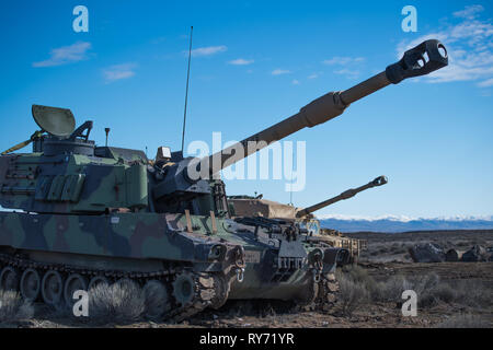 Campo 148th Reggimento di Artiglieria del 116Brigata di cavalleria contro la squadra, conduce il campo Società gunnery artiglieria Mar. 4, 2019, il frutteto Combat Training Center. Questo è l'ultimo evento di formazione prima dell'Idaho esercito Guardia nazionale svolge la propria attività di formazione nazionale di rotazione centrale. Foto Stock