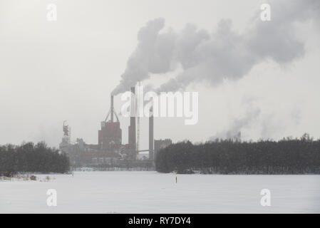 La Stora Enso fabbrica di carta a Oulu, Finlandia Foto Stock