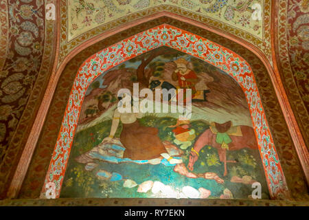 Isfahan Bagh-e Chehel Sotoun quaranta colonne Palace affresco murale con il nobile popolo persiano Foto Stock