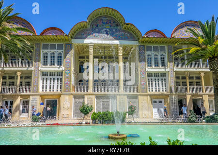 Shiraz Bagh-e Eram Garden Qavam House vista frontale punto con fontana e piscina Foto Stock