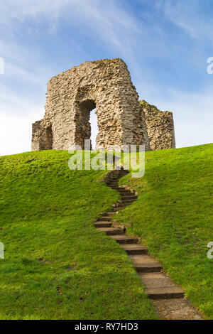 Rimane rovine del castello di Christchurch a Christchurch, Bournemouth Dorset Regno Unito nel mese di marzo Foto Stock