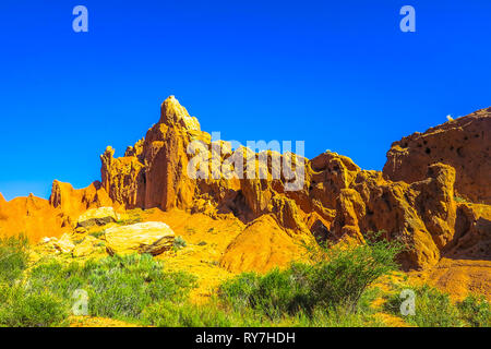 Tosor Fiaba Skazka Canyon rosso di colore arancione Rock formazione paesaggio al tramonto Foto Stock