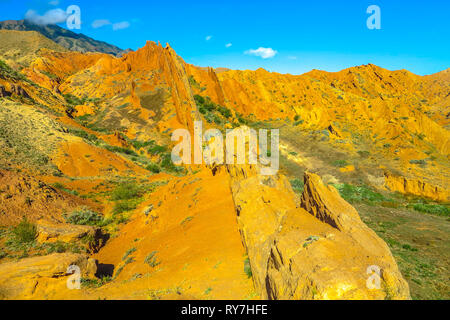 Tosor Fiaba Skazka Canyon rosso di colore arancione Rock formazione paesaggio al tramonto Foto Stock