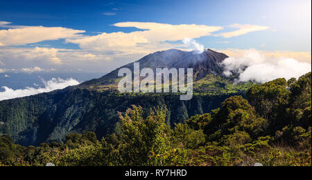 Vista panoramica del Vulcano Turrialba in Cartago, Costa Rica Foto Stock