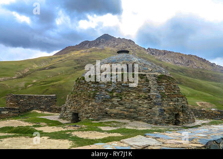 Tash Rabat Caravanserai ruderi di insediamento per commercianti antichi viaggiatori e carovane di tetto a cupola Foto Stock