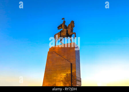 Bishkek Ala troppo piazza Eroe del Kirghizistan Manas statua punto di vista Foto Stock