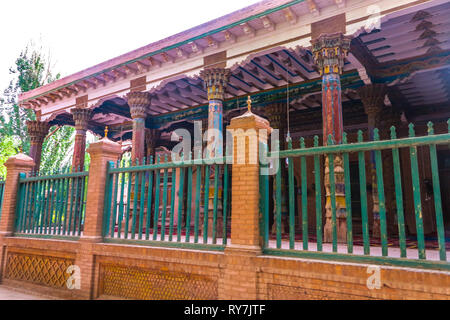 Kashgar Afaq mausoleo di Khoja recinzione pilastri sfondo punto di vista Foto Stock