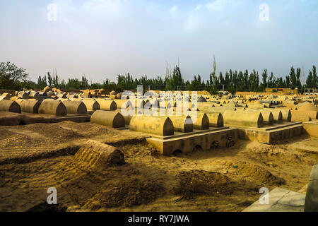 Kashgar Afaq mausoleo di Khoja Grave Yard cimitero con sfondo con cielo nuvoloso Foto Stock