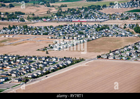 Suddivisioni invadendo i terreni agricoli vicino a Boise, Idaho Foto Stock