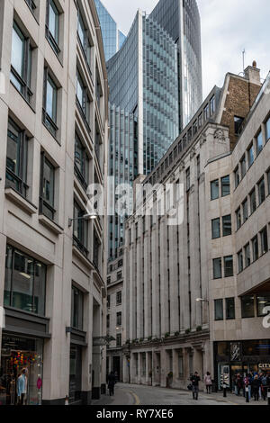 L'edificio Willis e 'Scalpel' folla il restringimento fine di calce St nella città di Londra Foto Stock