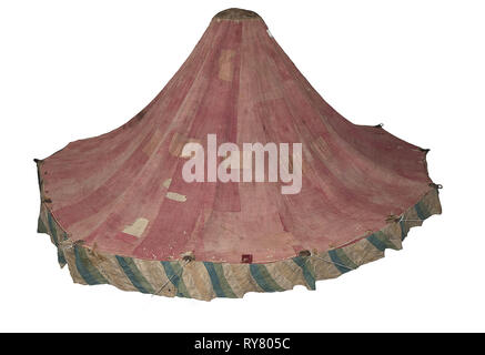 Royal Round tenda realizzata per Muhammad Shah (tetto), 1834-1848. Iran, Rasht, periodo Qajar (1779-1925). Lavoro Resht; lana con seta ricamo (catenella), biancheria, fune; complessivo: 360 x 400 cm (141 3/4 x 157 1/2 in.); pannello: 165 cm (64 15/16 in Foto Stock