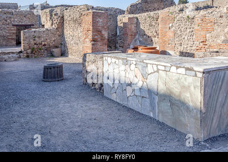 Pompei è una città romana nei pressi di Napoli, nella regione Campania, sepolta sotto uno strato di cenere vulcanica come risultato dell'eruzione del Vesuvio nel Foto Stock